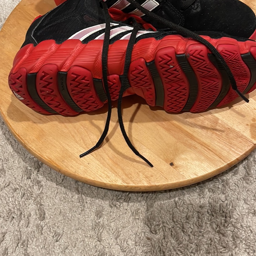 Adidas black suede sneakers with red accent and white stripes - Picture 4 of 6
